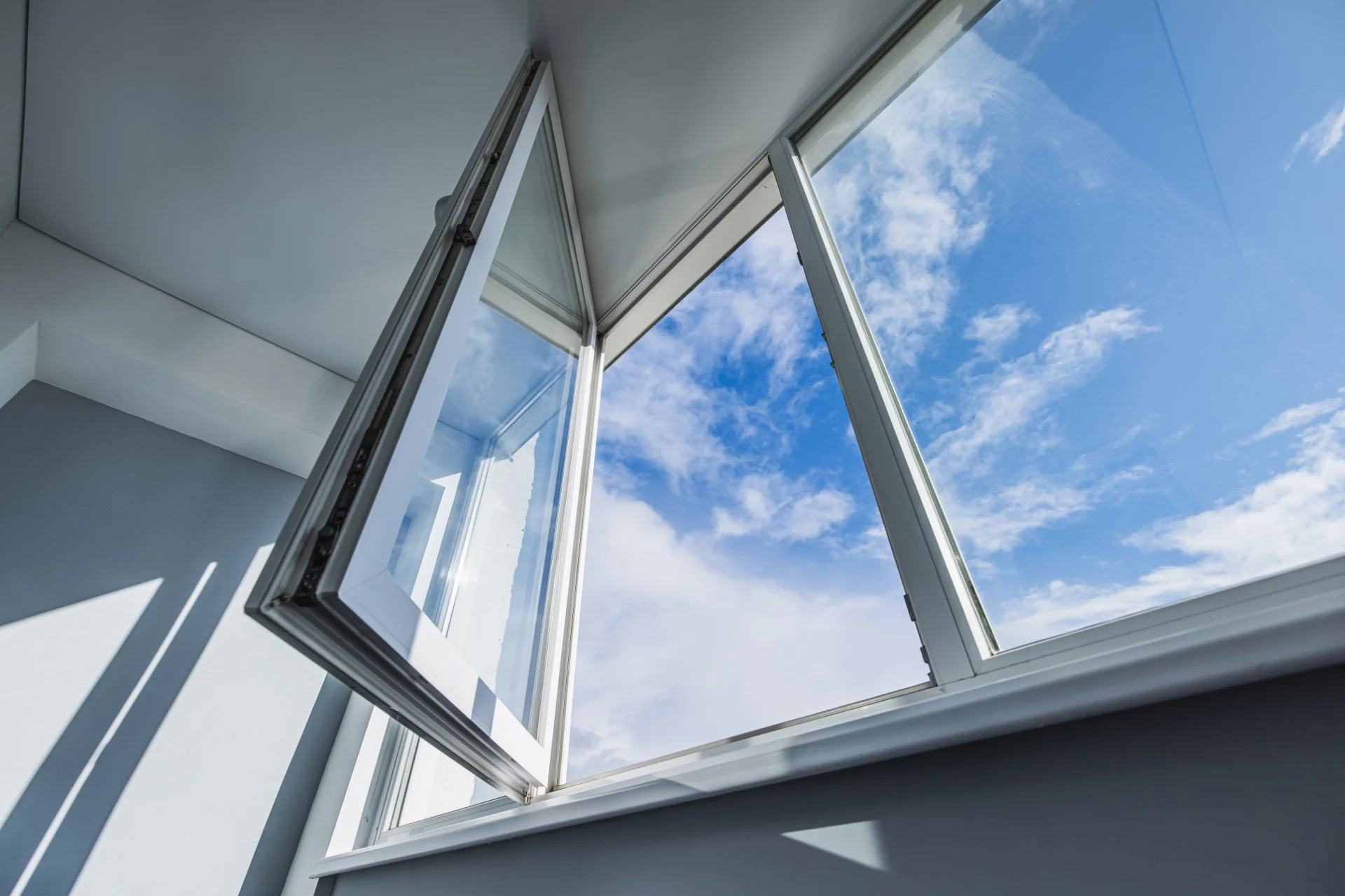 VLX 80 Casement Window in Ventura, CA | Lightwell Windows Ventura - detail 1