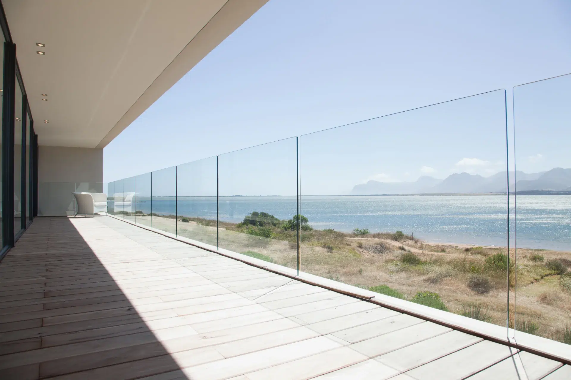 VLX 120 Glass Railing System in Ventura, CA | Lightwell Windows Ventura - detail 1